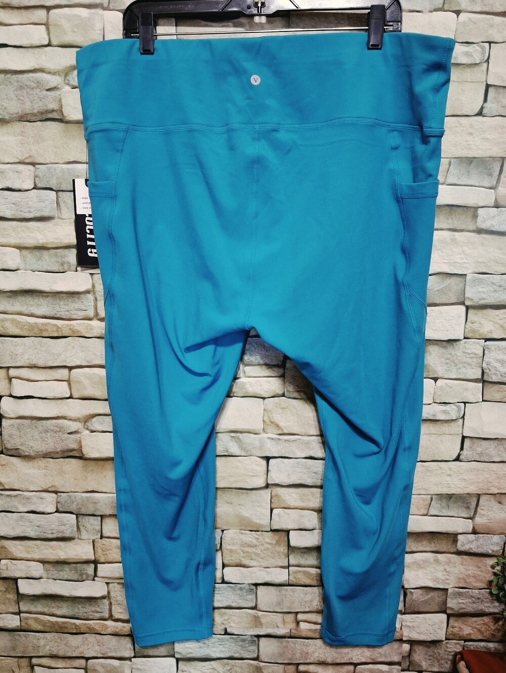 New 3X Velocity Teal Capri Leggings - Picture 2 of 5